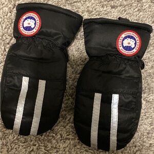 Canada goose infant mittens